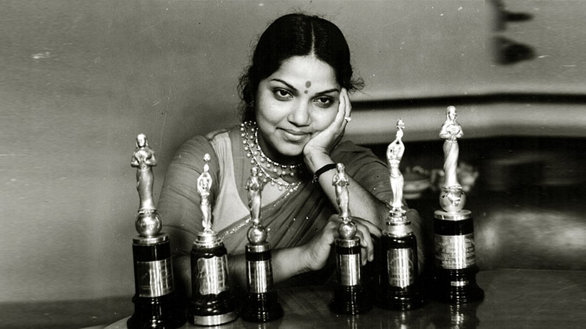 பி.பானுமதியின் அவள் ஏற்றிய தீபங்கள்